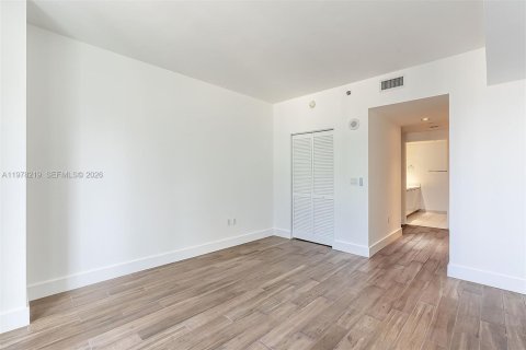 Condo in Miami, Florida, 2 bedrooms  № 2042120 - photo 11