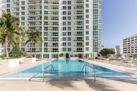 Condo in Miami, Florida, 2 bedrooms  № 2042120 - photo 17