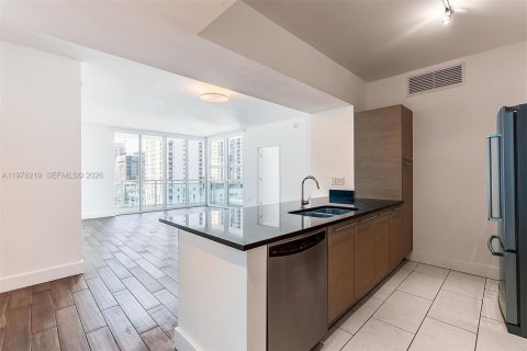 Condo in Miami, Florida, 2 bedrooms  № 2042120 - photo 5