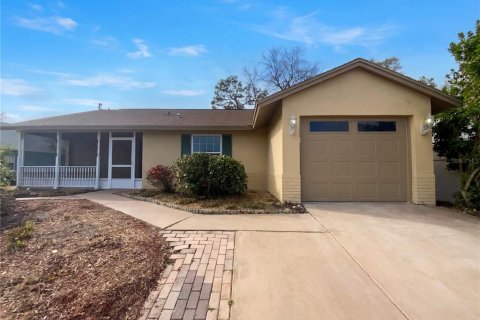 House in Hudson, Florida 2 bedrooms, 102.47 sq.m. № 2120056