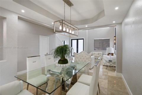 Casa en venta en Miami, Florida, 5 dormitorios, 217.21 m2 № 1999738 - foto 20