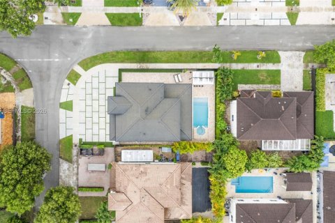Casa en venta en Miami, Florida, 5 dormitorios, 217.21 m2 № 1999738 - foto 5