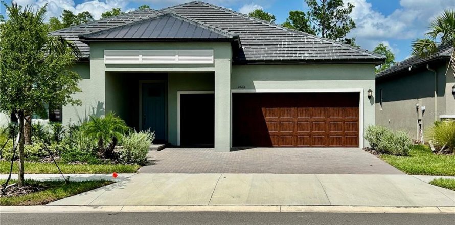 House in Land O' Lakes, Florida 3 bedrooms, 218.23 sq.m. № 1919805