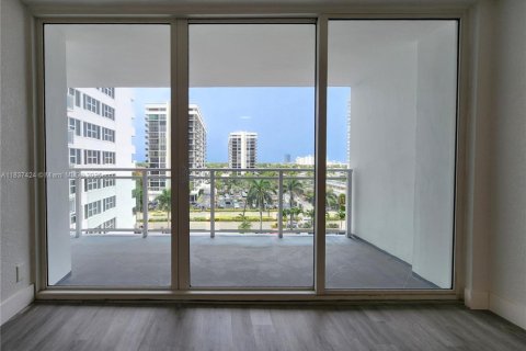 Condominio en venta en Hallandale Beach, Florida, 1 dormitorio, 68.38 m2 № 1822133 - foto 11