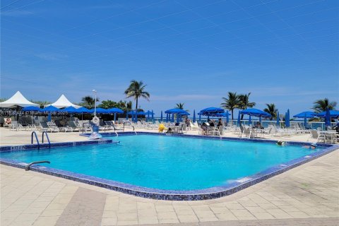 Condominio en venta en Hallandale Beach, Florida, 1 dormitorio, 68.38 m2 № 1822133 - foto 25