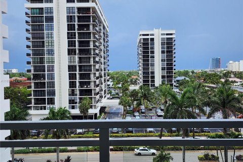 Condominio en venta en Hallandale Beach, Florida, 1 dormitorio, 68.38 m2 № 1822133 - foto 10