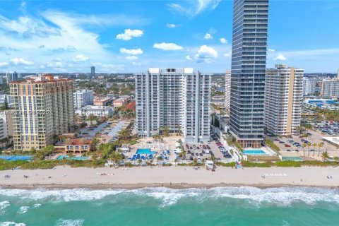 Condominio en venta en Hallandale Beach, Florida, 1 dormitorio, 68.38 m2 № 1822133 - foto 22