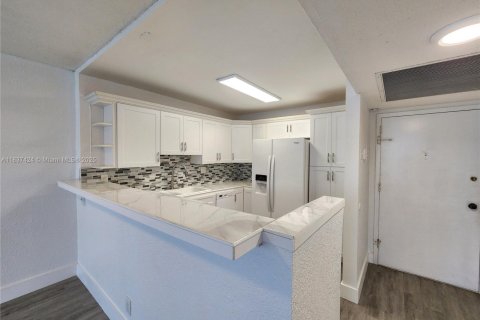 Condominio en venta en Hallandale Beach, Florida, 1 dormitorio, 68.38 m2 № 1822133 - foto 3