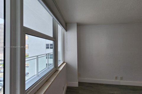 Condominio en venta en Hallandale Beach, Florida, 1 dormitorio, 68.38 m2 № 1822133 - foto 14