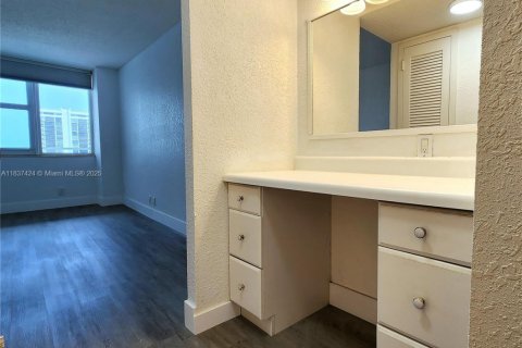 Condominio en venta en Hallandale Beach, Florida, 1 dormitorio, 68.38 m2 № 1822133 - foto 16