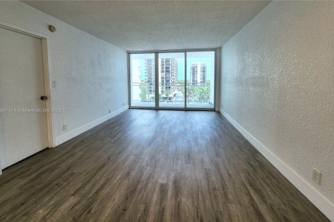 Condominio en venta en Hallandale Beach, Florida, 1 dormitorio, 68.38 m2 № 1822133 - foto 8