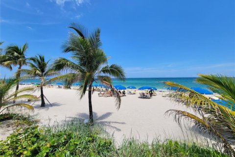 Condominio en venta en Hallandale Beach, Florida, 1 dormitorio, 68.38 m2 № 1822133 - foto 24