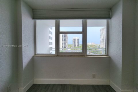 Condominio en venta en Hallandale Beach, Florida, 1 dormitorio, 68.38 m2 № 1822133 - foto 15