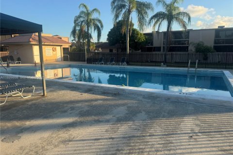 Adosado en venta en Miami, Florida, 3 dormitorios, 196.95 m2 № 1986511 - foto 8