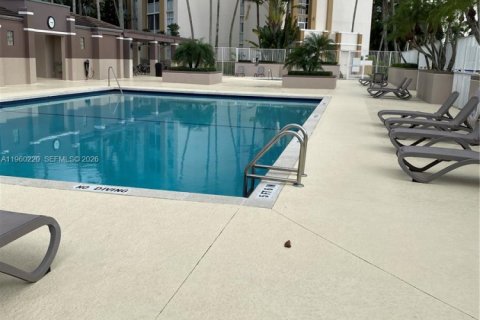 Condominio en venta en Doral, Florida, 1 dormitorio, 65.96 m2 № 2021858 - foto 13