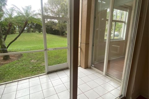 Condominio en venta en Doral, Florida, 1 dormitorio, 65.96 m2 № 2021858 - foto 10