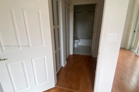 Condominio en venta en Doral, Florida, 1 dormitorio, 65.96 m2 № 2021858 - foto 5