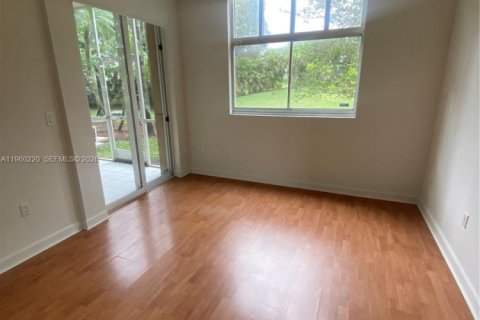 Condominio en venta en Doral, Florida, 1 dormitorio, 65.96 m2 № 2021858 - foto 3