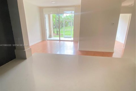 Condominio en venta en Doral, Florida, 1 dormitorio, 65.96 m2 № 2021858 - foto 12