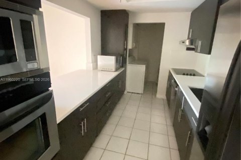 Condominio en venta en Doral, Florida, 1 dormitorio, 65.96 m2 № 2021858 - foto 11