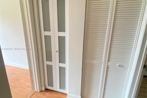 Condominio en venta en Doral, Florida, 1 dormitorio, 65.96 m2 № 2021858 - foto 7