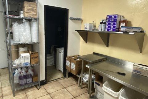 Propiedad comercial en venta en Deerfield Beach, Florida № 1862420 - foto 11