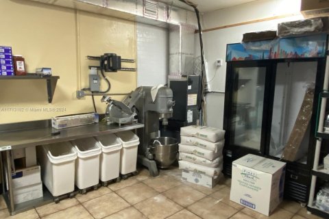 Propiedad comercial en venta en Deerfield Beach, Florida № 1862420 - foto 10