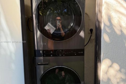 Apartment in Miami, Florida 1 bedroom, 251.3 sq.m. № 2020779 - photo 10