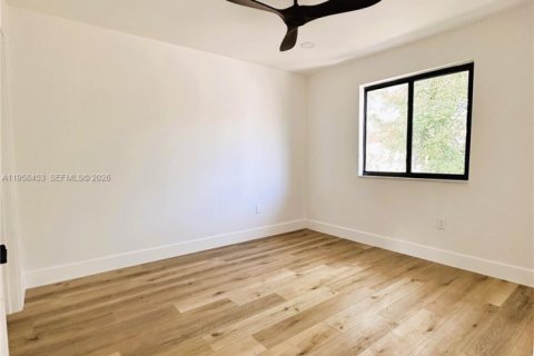 Apartment in Miami, Florida 1 bedroom, 251.3 sq.m. № 2020779 - photo 5