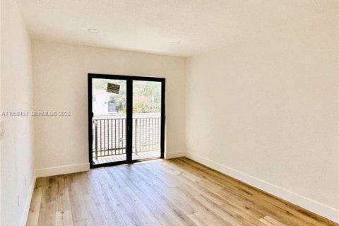 Apartment in Miami, Florida 1 bedroom, 251.3 sq.m. № 2020779 - photo 4