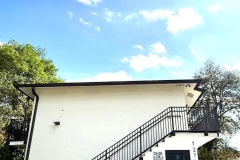 Apartment in Miami, Florida 1 bedroom, 251.3 sq.m. № 2020779 - photo 9