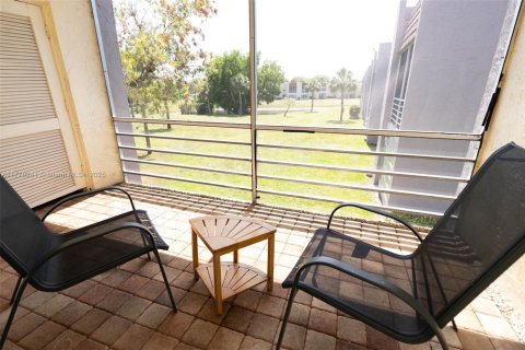 Condo in Delray Beach, Florida, 2 bedrooms  № 1698066 - photo 11