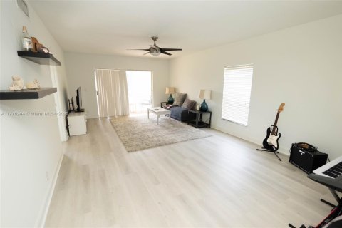 Condo in Delray Beach, Florida, 2 bedrooms  № 1698066 - photo 2