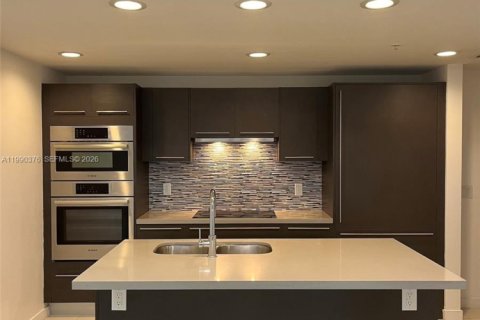 Condominio en Doral, Florida, 1 dormitorio  № 2057950