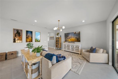 House in Bradenton, Florida 5 bedrooms, 245.08 sq.m. № 1826588 - photo 8