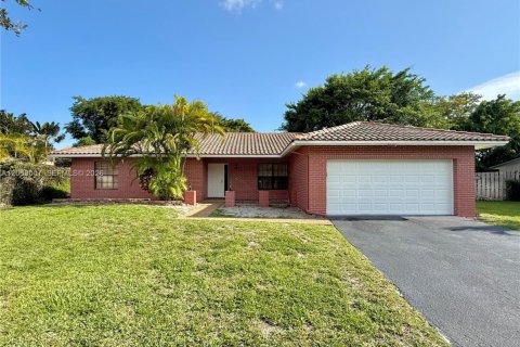 Villa ou maison à Coral Springs, Floride 4 chambres, 180.32 m2 № 2169118