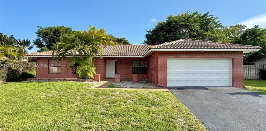 Villa ou maison à Coral Springs, Floride 4 chambres, 180.32 m2 № 2169118