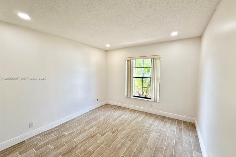 Villa ou maison à louer à Coral Springs, Floride: 4 chambres, 180.32 m2 № 2169118 - photo 10