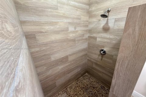 Villa ou maison à louer à Coral Springs, Floride: 4 chambres, 180.32 m2 № 2169118 - photo 18