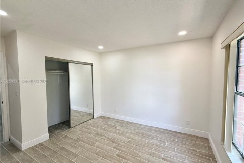 Villa ou maison à louer à Coral Springs, Floride: 4 chambres, 180.32 m2 № 2169118 - photo 7