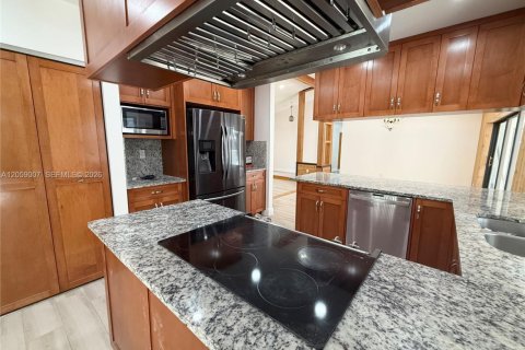 Villa ou maison à louer à Coral Springs, Floride: 4 chambres, 180.32 m2 № 2169118 - photo 6