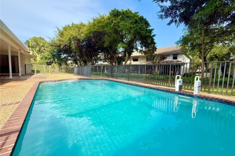 Villa ou maison à louer à Coral Springs, Floride: 4 chambres, 180.32 m2 № 2169118 - photo 22