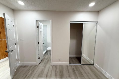 Villa ou maison à louer à Coral Springs, Floride: 4 chambres, 180.32 m2 № 2169118 - photo 20