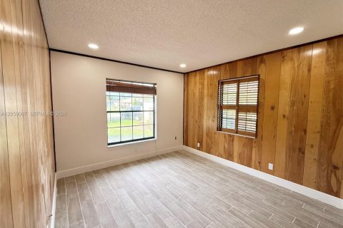 Villa ou maison à louer à Coral Springs, Floride: 4 chambres, 180.32 m2 № 2169118 - photo 8