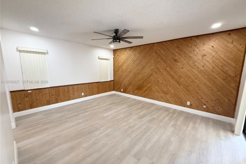 Villa ou maison à louer à Coral Springs, Floride: 4 chambres, 180.32 m2 № 2169118 - photo 11