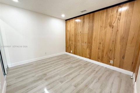 Villa ou maison à louer à Coral Springs, Floride: 4 chambres, 180.32 m2 № 2169118 - photo 12