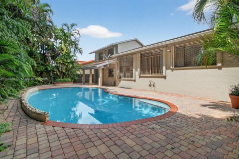 House in Miami, Florida 4 bedrooms, 177.72 sq.m. № 1947147 - photo 10