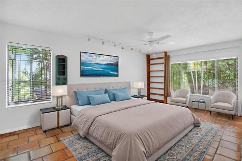 House in Miami, Florida 4 bedrooms, 177.72 sq.m. № 1947147 - photo 23