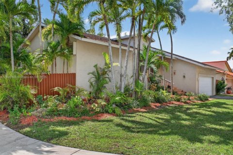 House in Miami, Florida 4 bedrooms, 177.72 sq.m. № 1947147 - photo 4