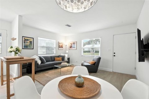 Apartment in Winter Park, Florida 2 bedrooms, 83.61 sq.m. № 1916858 - photo 3